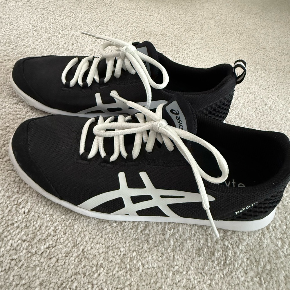 ASICS MetroLyte Black & white Sneakers women